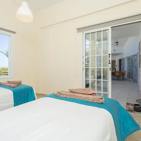 Amorosa Villa *