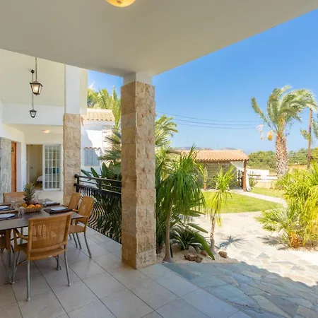 Amorosa Villa